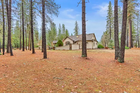 Exterior - 112 E Intervale Rd, Grants Pass, OR 97527 photo 10 of 16