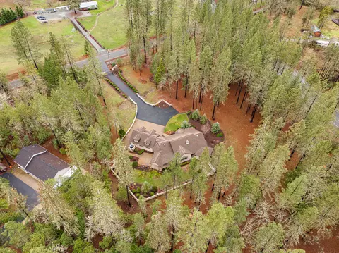 View/Area - 112 E Intervale Rd, Grants Pass, OR 97527 photo 3 of 10