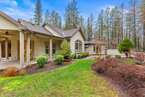 Exterior - 112 E Intervale Rd, Grants Pass, OR 97527 photo 5 of 16