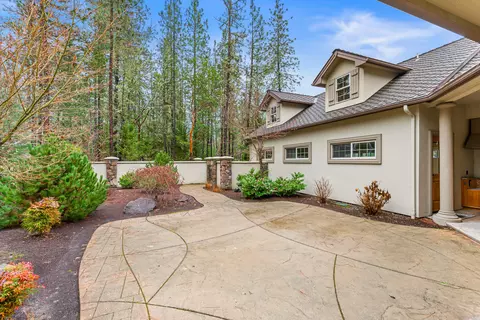 Exterior - 112 E Intervale Rd, Grants Pass, OR 97527 photo 8 of 16