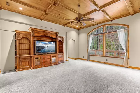 Living - 112 E Intervale Rd, Grants Pass, OR 97527 photo 3 of 4