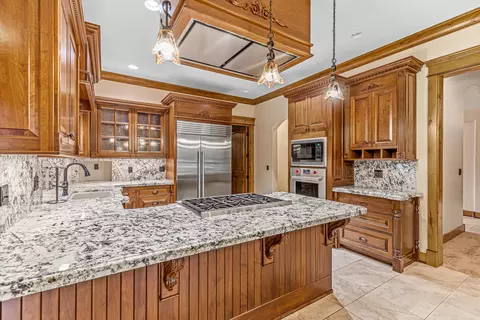 Kitchen - 112 E Intervale Rd, Grants Pass, OR 97527 photo 3 of 7