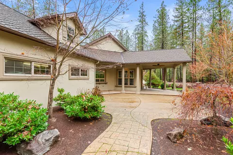 Exterior - 112 E Intervale Rd, Grants Pass, OR 97527 photo 4 of 16