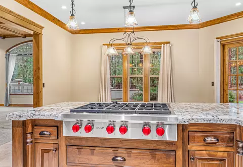 Kitchen - 112 E Intervale Rd, Grants Pass, OR 97527 photo 4 of 7