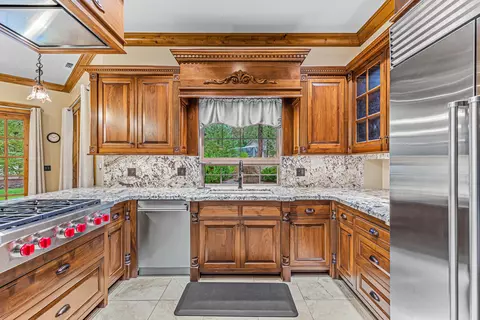 Kitchen - 112 E Intervale Rd, Grants Pass, OR 97527 photo 6 of 7