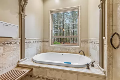 Bath - 112 E Intervale Rd, Grants Pass, OR 97527 photo 6 of 6