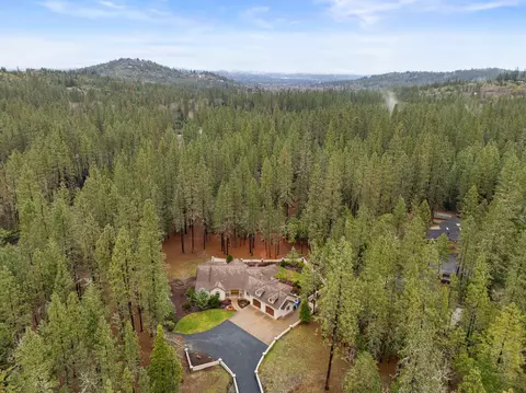 View/Area - 112 E Intervale Rd, Grants Pass, OR 97527 photo 2 of 10