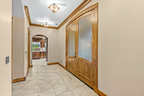 Entry Way - 112 E Intervale Rd, Grants Pass, OR 97527 photo 2 of 5