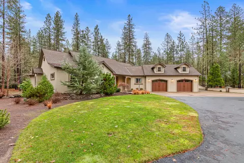 Exterior - 112 E Intervale Rd, Grants Pass, OR 97527 photo 12 of 16