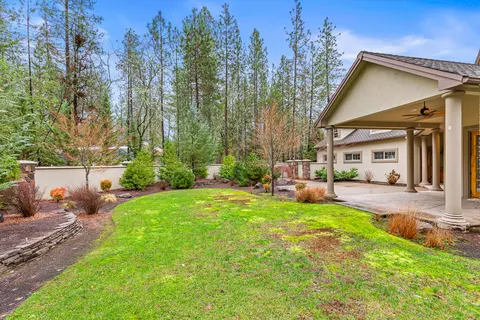Exterior - 112 E Intervale Rd, Grants Pass, OR 97527 photo 6 of 16