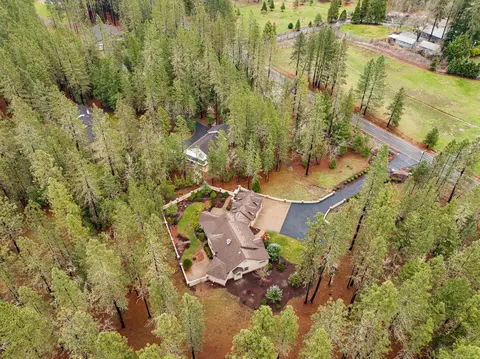 View/Area - 112 E Intervale Rd, Grants Pass, OR 97527 photo 4 of 10