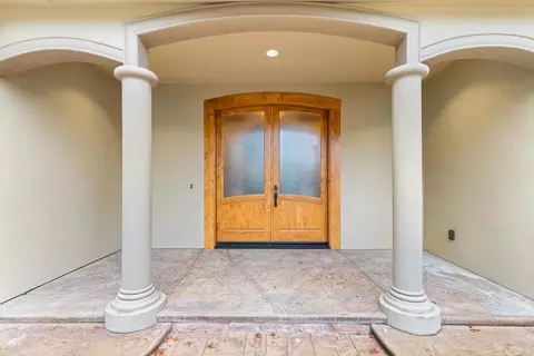 Entry Way - 112 E Intervale Rd, Grants Pass, OR 97527 photo 5 of 5