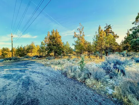 10 SE 9th St, Bend, OR 97702 photo 1