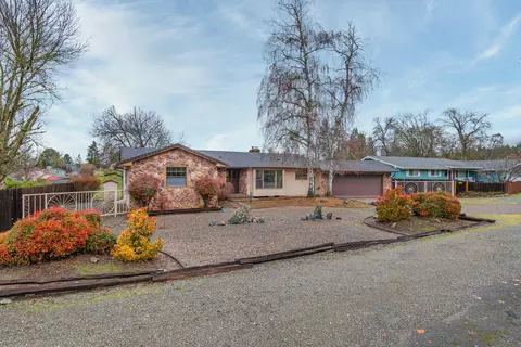 244 Swarthout Dr, Grants Pass, OR 97527