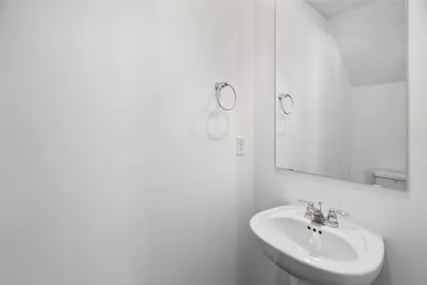 Bath - 51768 Jubilee Pine Dr, La Pine, OR 97739 photo 1 of 4