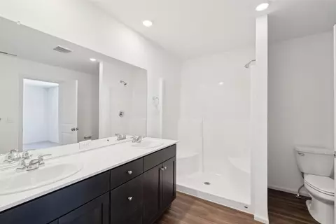 Bath - 51768 Jubilee Pine Dr, La Pine, OR 97739 photo 3 of 4