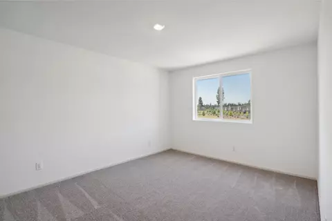 Bedroom - 51768 Jubilee Pine Dr, La Pine, OR 97739 photo 1 of 3
