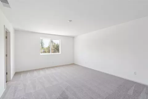 Bedroom - 51768 Jubilee Pine Dr, La Pine, OR 97739 photo 2 of 3