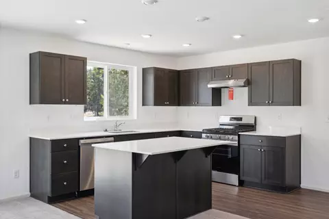 Kitchen - 51768 Jubilee Pine Dr, La Pine, OR 97739 photo 1 of 2