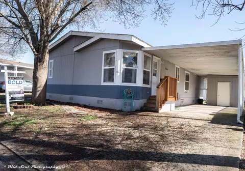 633 E Archwood Dr #66, Eagle Point, OR 97524