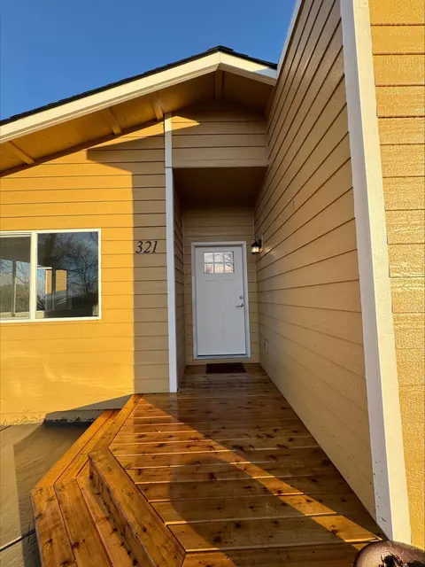 Exterior - 321 E Sage Ln, Culver, OR 97734 photo 2 of 2