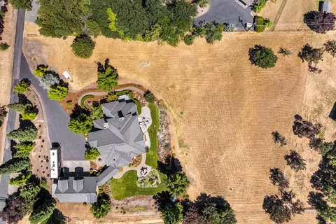 View/Area - 3944 Jonathan Way, Central Point, OR 97502 photo 4 of 5