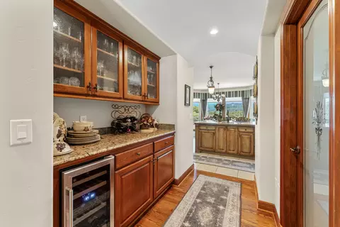 Entry Way - 3944 Jonathan Way, Central Point, OR 97502 photo 1 of 4