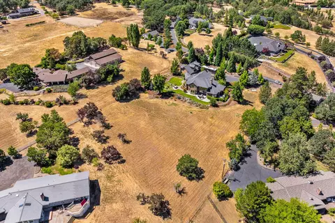View/Area - 3944 Jonathan Way, Central Point, OR 97502 photo 2 of 5