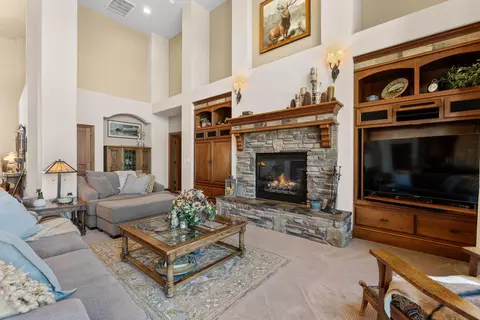 Living - 3944 Jonathan Way, Central Point, OR 97502 photo 1 of 3