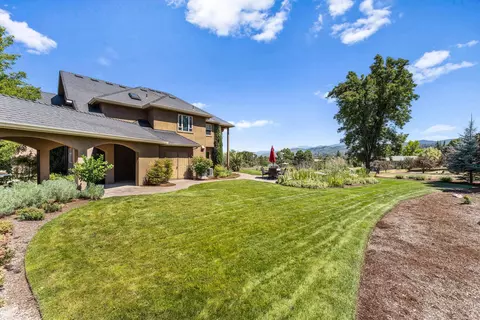 Exterior - 3944 Jonathan Way, Central Point, OR 97502 photo 9 of 11