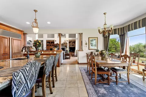 Dining - 3944 Jonathan Way, Central Point, OR 97502 photo 2 of 3