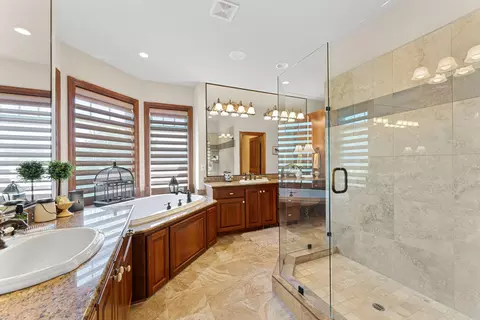 Bath - 3944 Jonathan Way, Central Point, OR 97502 photo 2 of 6