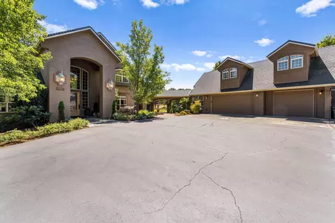 Exterior - 3944 Jonathan Way, Central Point, OR 97502 photo 7 of 11