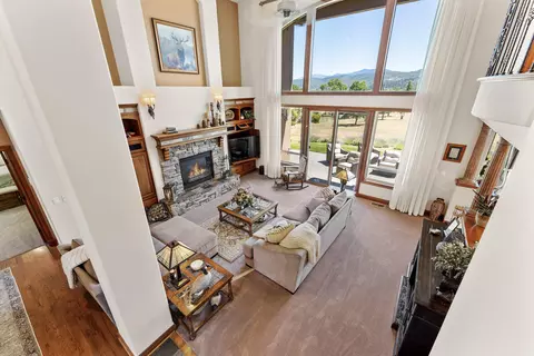 Living - 3944 Jonathan Way, Central Point, OR 97502 photo 3 of 3