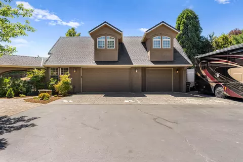 Exterior - 3944 Jonathan Way, Central Point, OR 97502 photo 3 of 11