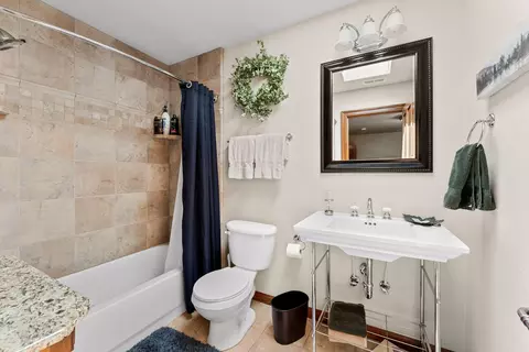 Bath - 3944 Jonathan Way, Central Point, OR 97502 photo 6 of 6
