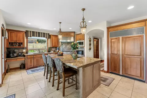 Kitchen - 3944 Jonathan Way, Central Point, OR 97502 photo 2 of 4