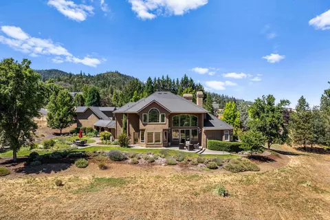 Exterior - 3944 Jonathan Way, Central Point, OR 97502 photo 8 of 11