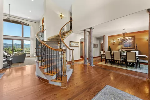 Entry Way - 3944 Jonathan Way, Central Point, OR 97502 photo 2 of 4