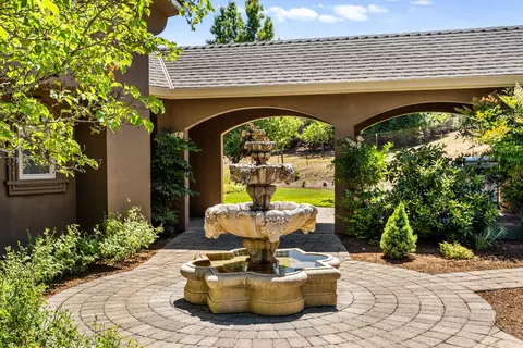 Exterior - 3944 Jonathan Way, Central Point, OR 97502 photo 2 of 11