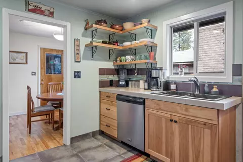 648 NE 9th St, Bend, OR 97701 photo 7
