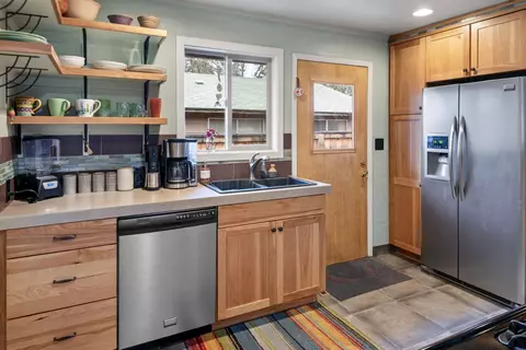 648 NE 9th St, Bend, OR 97701 photo 8
