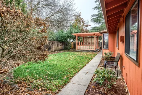 304 Teakwood Dr, Eagle Point, OR 97524 photo 30