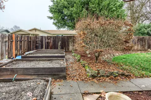 304 Teakwood Dr, Eagle Point, OR 97524 photo 29