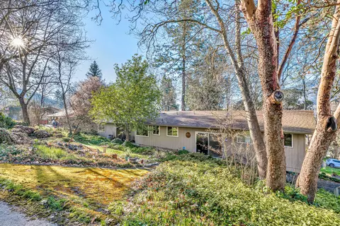 484 7th Ave, Gold Hill, OR 97525