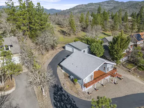 7431 Rogue River Dr, Shady Cove, OR 97539