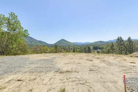 1645 Panoramic Loop, Grants Pass, OR 97527 photo 3