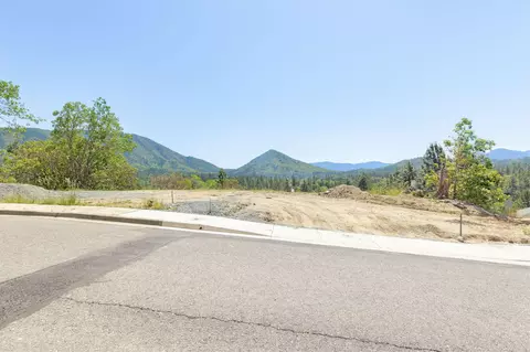 1645 Panoramic Loop, Grants Pass, OR 97527 photo 5