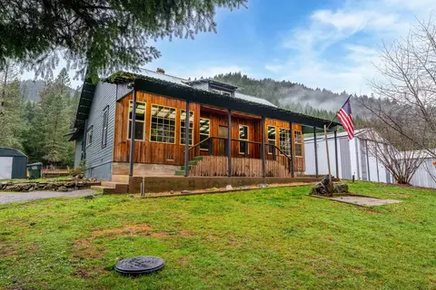 270 Bridge Ln, Wolf Creek, OR 97497