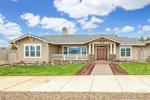 4121 Shamrock Dr, Medford, OR 97504